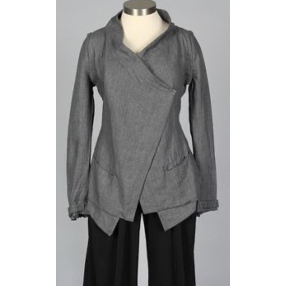 ELM by Matthildur Women's Size 2 100% Linen Asymmetrical Button Up Shirt‎
